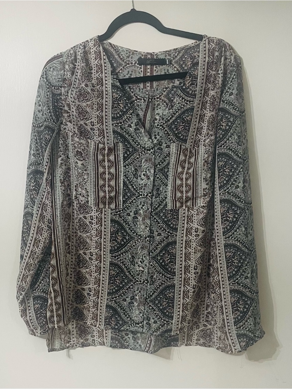 BKE Printed V-Neck Button-Front Blouse in Brown and Black